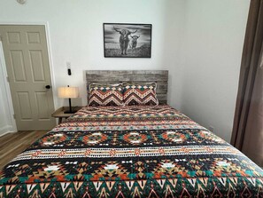 2 bedrooms, desk, iron/ironing board, WiFi - Texas Ranch 2BR 1BA Duplex (Nederland)
