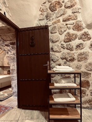 Classic Double Room | Bathroom | Shower, rainfall showerhead, eco-friendly toiletries, hair dryer