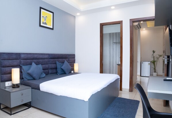 Studio, City View | In-room safe, desk, laptop workspace, blackout drapes - Housr DLF Phase 4 Sector 28 Gurgaon (Gurugram)