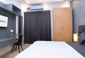 Studio, City View | In-room safe, desk, laptop workspace, blackout drapes - Housr DLF Phase 4 Sector 28 Gurgaon (Gurugram)