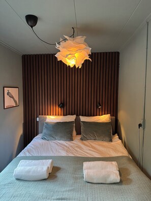 1 bedroom, iron/ironing board, WiFi, bed sheets - Detached wooden cottage in the forest with Sauna, Hot tub and outdoor shower (Norg)