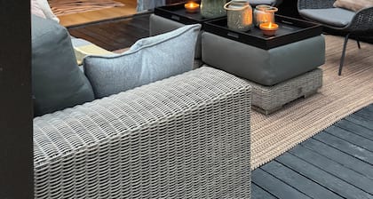 Detached wooden cottage in the forest with Sauna, Hot tub and outdoor shower