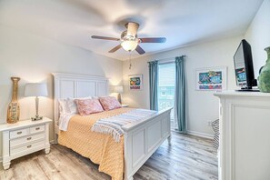 5 bedrooms, desk, iron/ironing board, WiFi