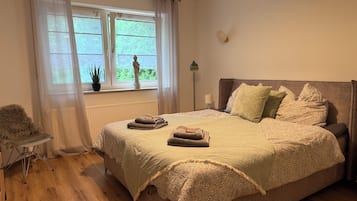 3 bedrooms, iron/ironing board, WiFi, bed sheets