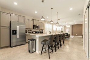 Micro-ondes, four, plaque de cuisson, lave-vaisselle