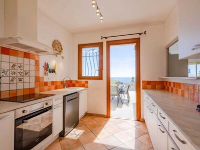 Panoramic sea view pool villa for 8 people