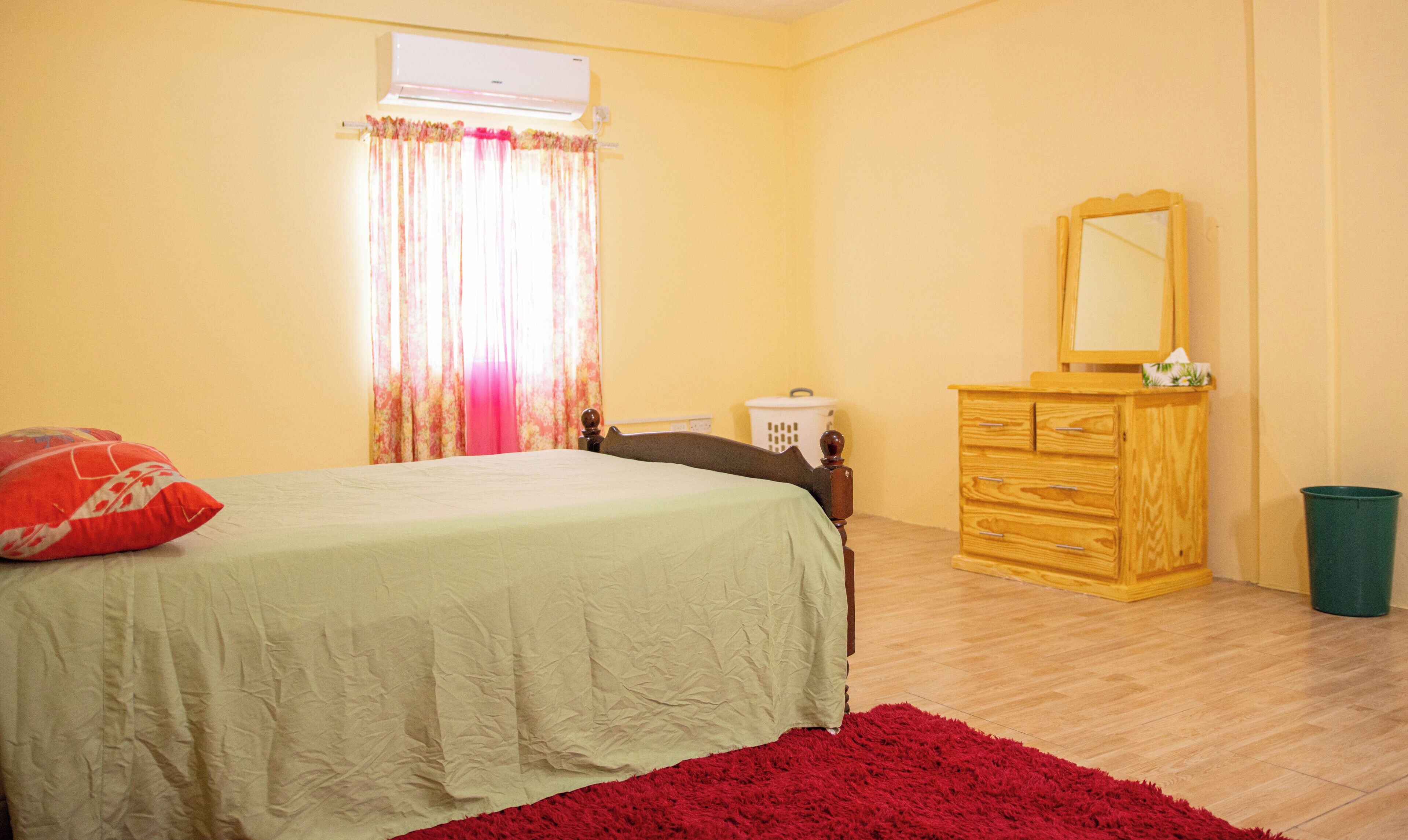 3 bedrooms, iron/ironing board, WiFi (free), bed sheets