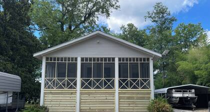 Riverside Retreat on Old River Mansura