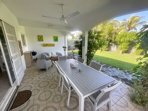 Outdoor dining - Villamarday - a tropical paradise close to the beach (Grand Baie)