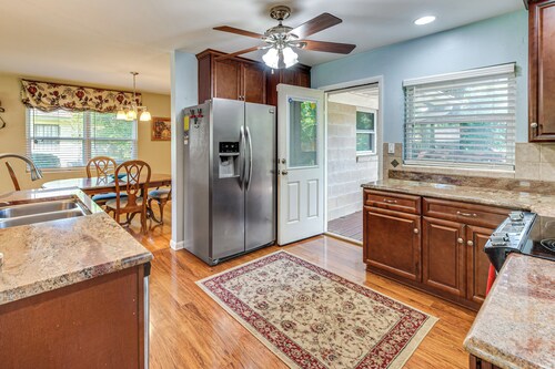 2 Mi to FSU & Famu: Home w/ Spacious Deck!