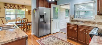 2 Mi to FSU & Famu: Home w/ Spacious Deck!