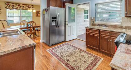 2 Mi to FSU & Famu: Home w/ Spacious Deck!