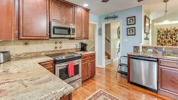 House (3 Bedrooms) | Interior