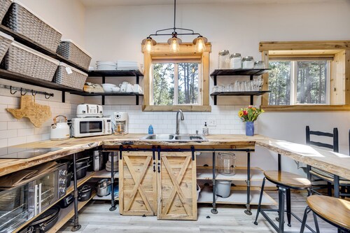 13 Mi to Usafa: Peaceful Colorado Springs Getaway!