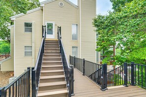 Interior - Main Channel Condo w/ Pool Access in Osage Beach (Osage Beach)