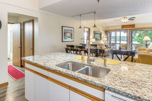 Interior - Main Channel Condo w/ Pool Access in Osage Beach (Osage Beach)