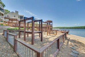 Interior - Main Channel Condo w/ Pool Access in Osage Beach (Osage Beach)
