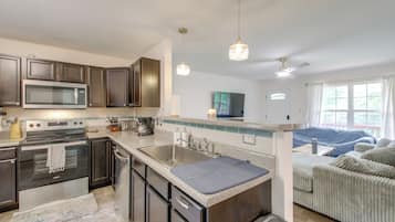 House (2 Bedrooms) | Interior