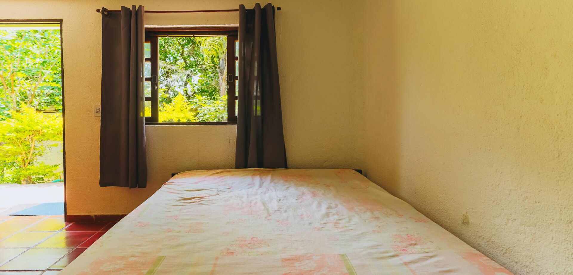 5 bedrooms, WiFi, bed sheets