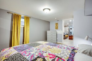 Interior - Apt 2 Mi to Prudential Center & Dtwn Newark! (Newark)
