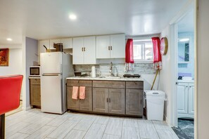 Interior - Apt 2 Mi to Prudential Center & Dtwn Newark! (Newark)