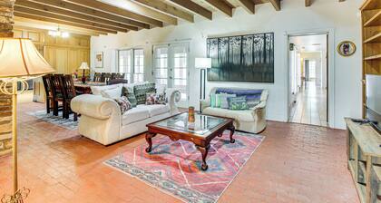 3 Mi to Zoo & Garden: Spacious Albuquerque Home