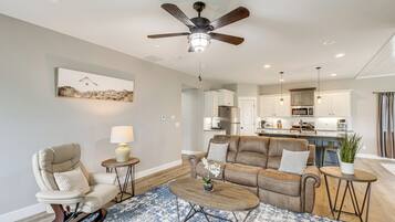 House (3 Bedrooms) | Interior