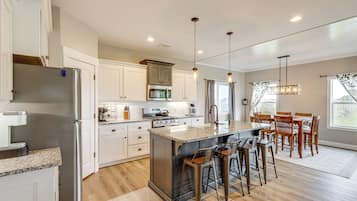 House (3 Bedrooms) | Interior