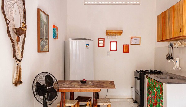 Geladeira, fogão, cooktop, cafeteira/chaleira