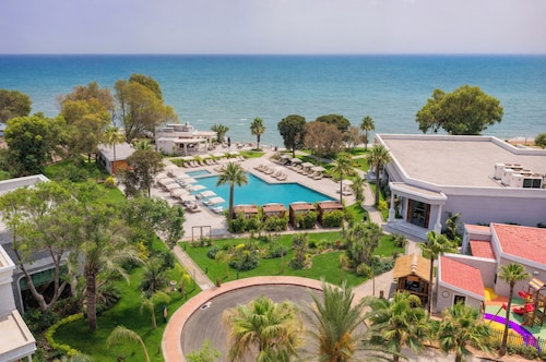 Merit Royal Gardens Hotel & Casino