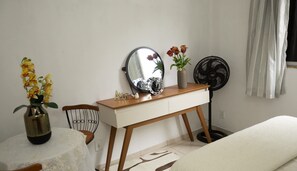 1 chambre, fer et planche à repasser, draps fournis