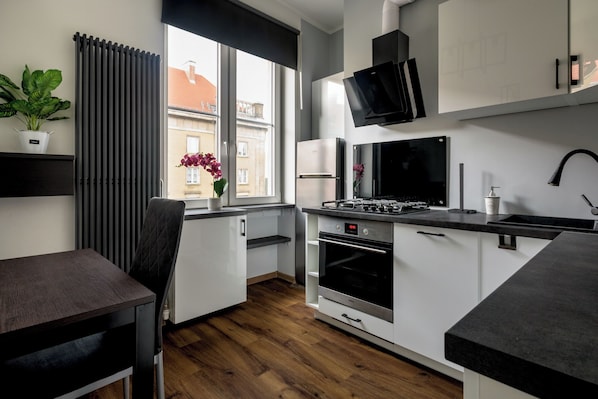 Apartment, City View | Private kitchen