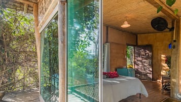 1 bedroom, bed sheets