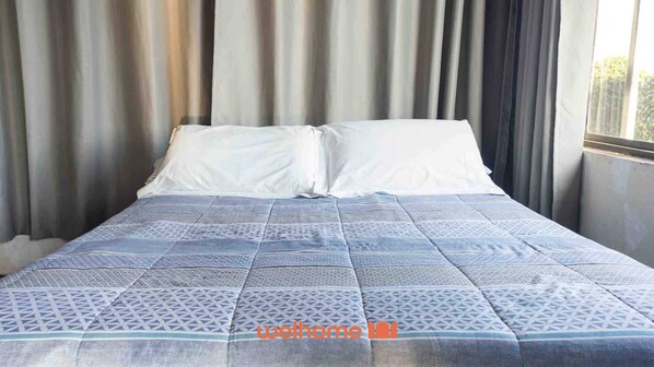 Iron/ironing board, WiFi, bed sheets