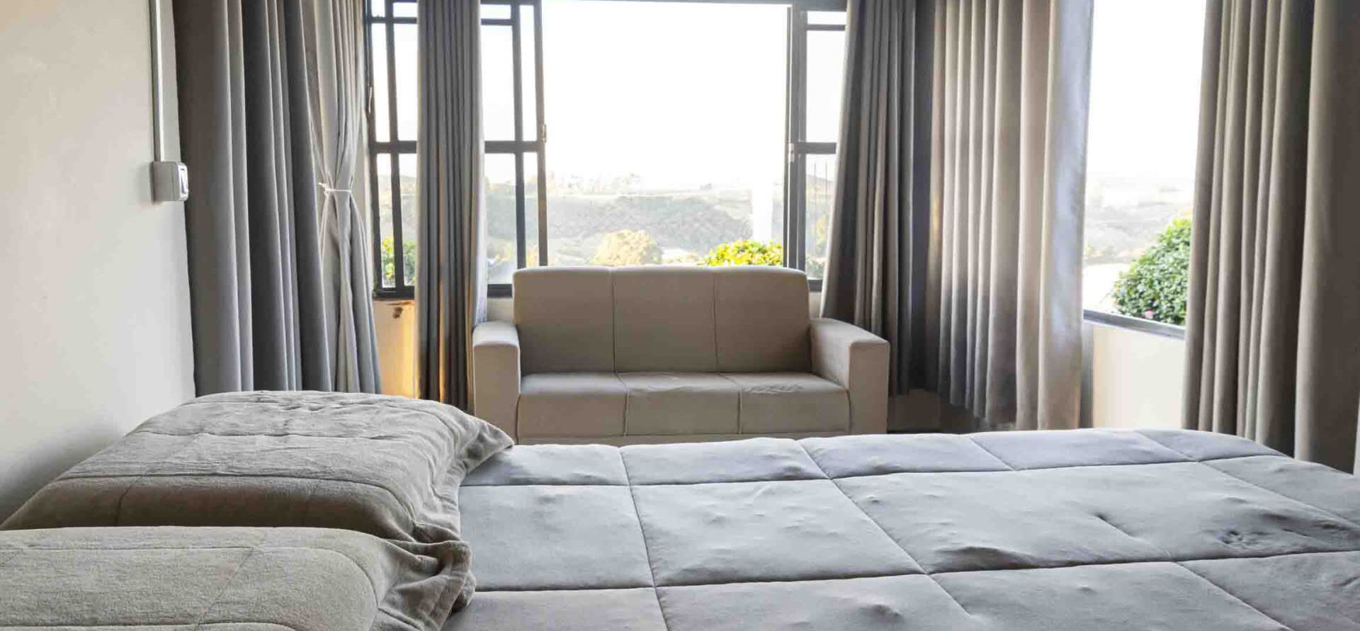 3 chambres, fer et planche à repasser, Wi-Fi, draps fournis