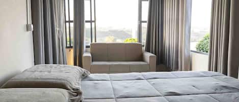 3 chambres, fer et planche Ă repasser, Wi-Fi, draps fournis