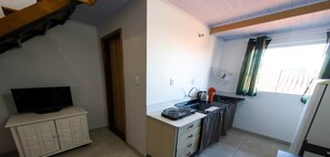 Fridge, microwave, stovetop, cookware/dishes/utensils - Loft em Ponta Grossa com Excelente Localizacao (Ponta Grossa)