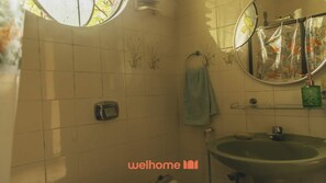 Shower, hair dryer, towels, shampoo