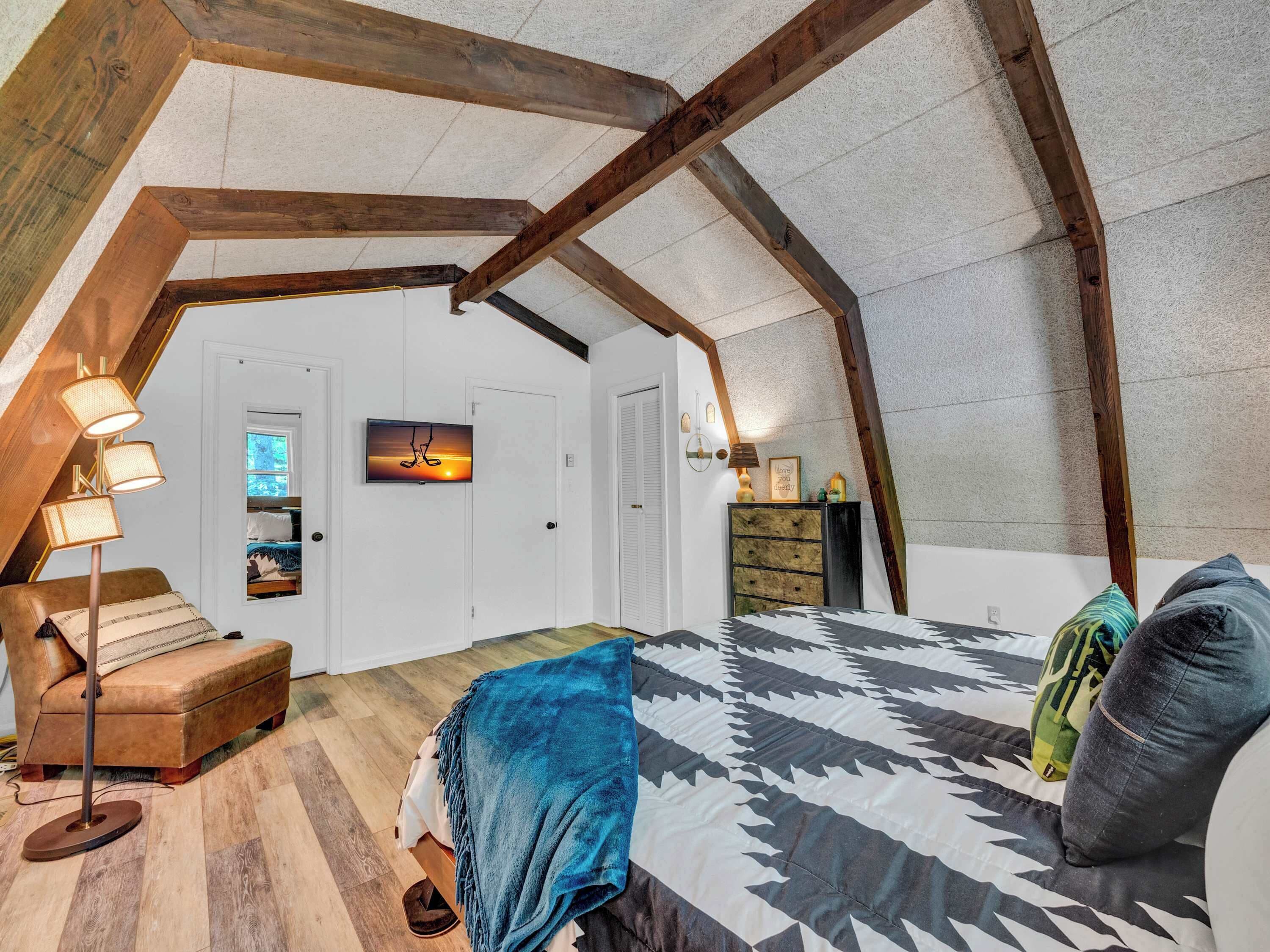 4 室のベッ  ドルーム、デスク、アイロン / アイロン台、旅行用ベビーベッド