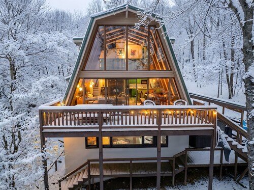 Press Pause  Hot Tub + Epic Mountain Views