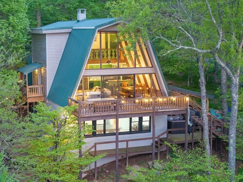 Press Pause Hot Tub + Epic Mountain Views