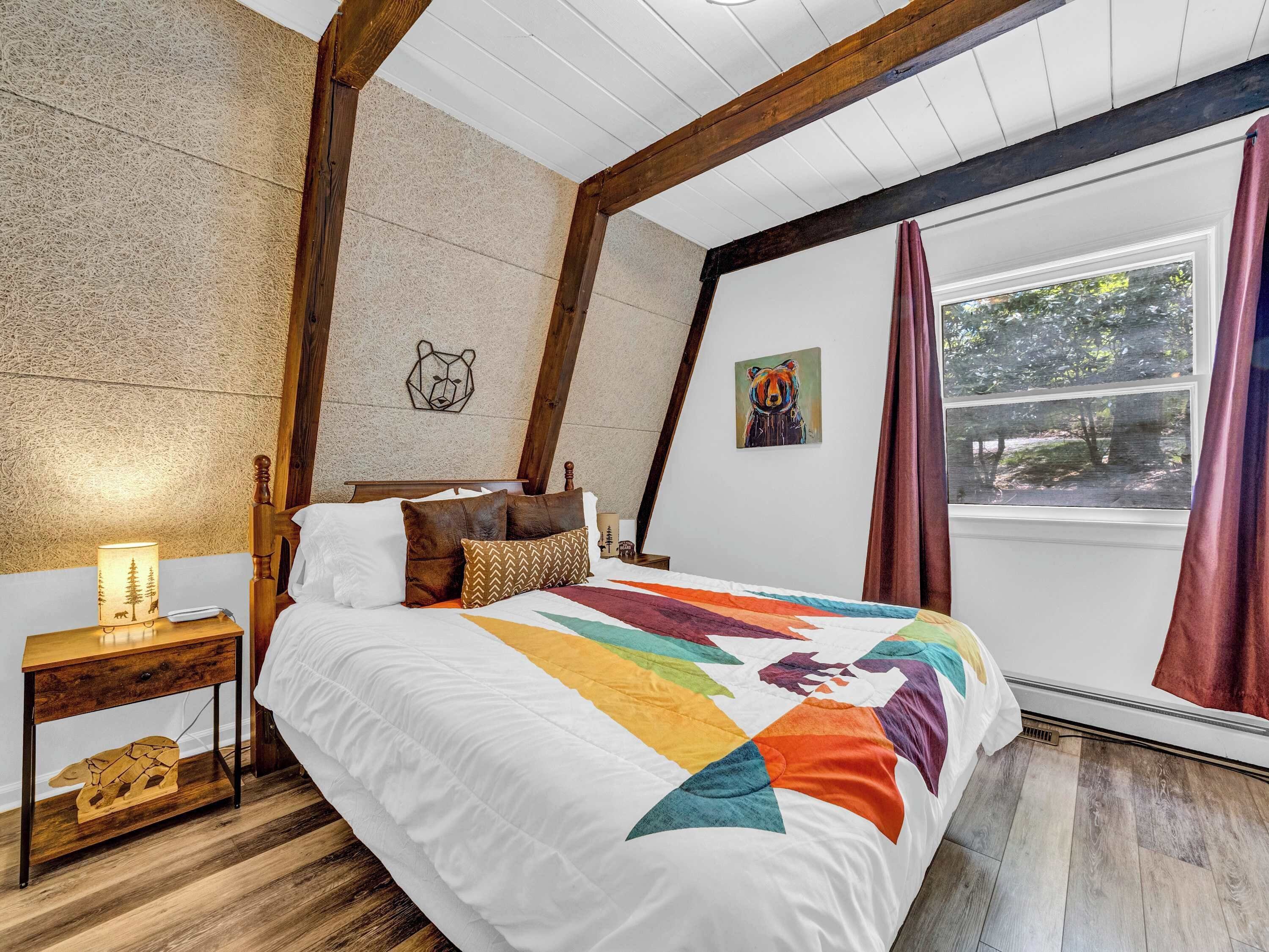 4 habitaciones, escritorio y tabla de planchar con plancha 