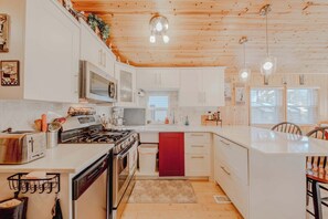 Frigorífic, microones, forn i placa de cuina 