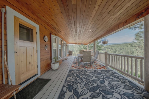 Eagles Nest Cabin – Cozy Mountain Retreat for 4