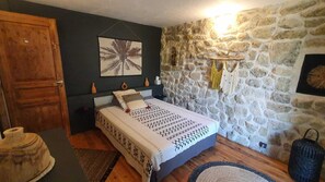 3 chambres, fer et planche à repasser, Wi-Fi gratuit, draps fournis