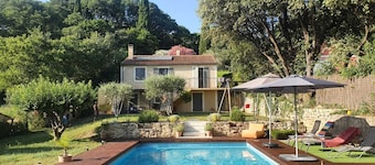 Family villa in the luberon regional park with swimming pool for 6 people