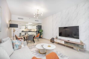 TV - StayShort - Stylish DIFC Apartment Sleeps 4 with Pool & Gym (DIFC)