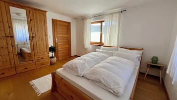 4 Schlafzimmer, BĂŒgeleisen/BĂŒgelbrett, WLAN, BettwĂ€sche