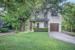 Exterior - Charming 2BD w/Billiards, Near Lady Bird Lake & DT (Austin)
