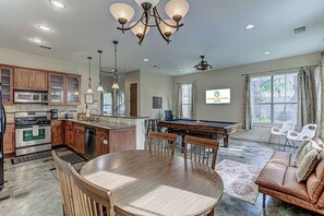 Interior - Charming 2BD w/Billiards, Near Lady Bird Lake & DT (Austin)